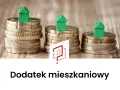 Trzy stosy monet z zielonymi domkami na szczycie symbolizują dodatek mieszkaniowy z gminy.