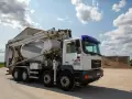 Betoniarka z pompą gotowa do pracy. Zastanawiasz się, ile kosztuje kubik betonu? Sprawdź ofertę lokalnej betoniarni.