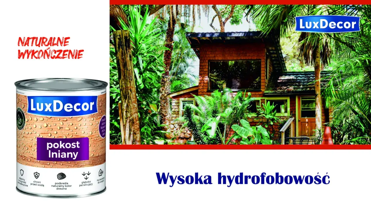 Puszka pokostu Iniany LuxDecor na tle tropikalnego domku. Produkt podkreśla naturalny kolor drewna i chroni przed wodą.