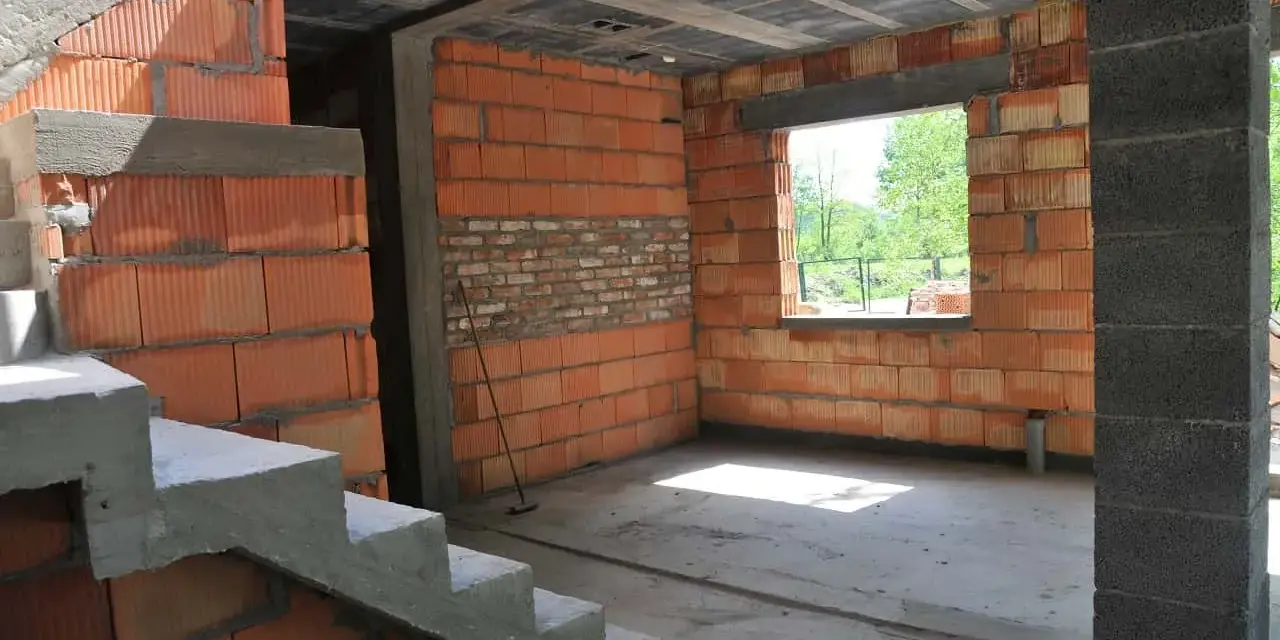 Adaptacja budynku gospodarczego na dom: Poradnik krok po kroku