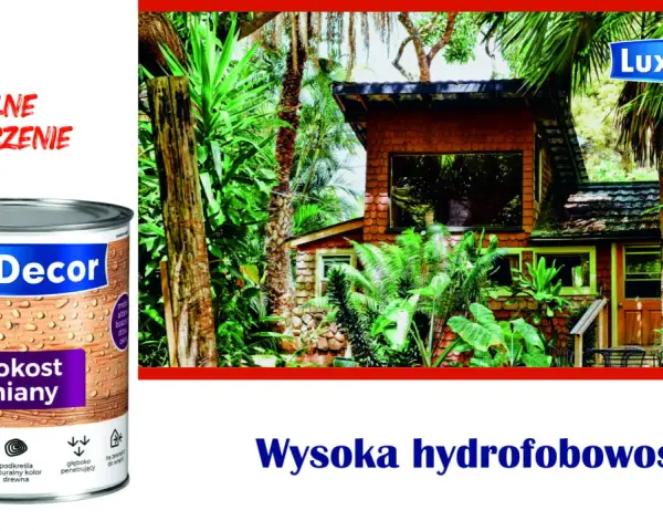 Puszka pokostu Iniany LuxDecor na tle tropikalnego domku. Produkt podkreśla naturalny kolor drewna i chroni przed wodą.