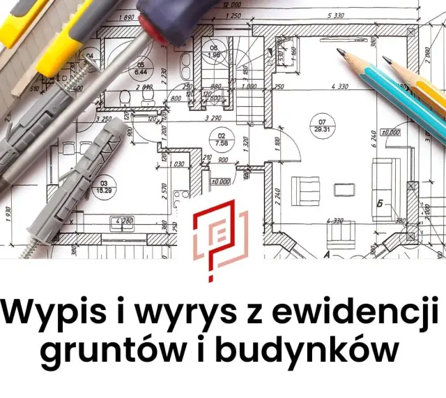 Narzędzia budowlane na tle planu architektonicznego, symbolizujące przygotowania do uzyskania wypisu z rejestru gruntów.