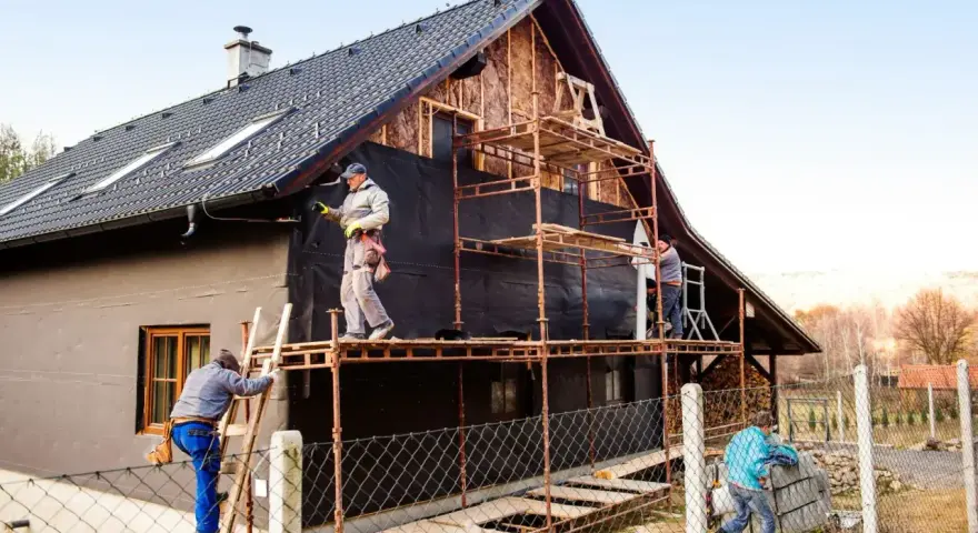 Ile kosztuje docieplenie budynku? Sprawdź ceny i oszczędź!